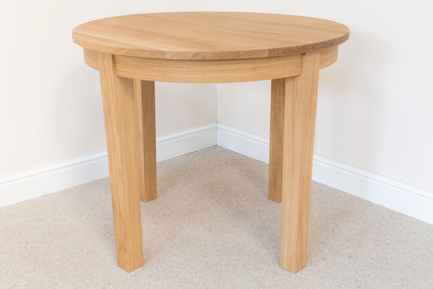Столик из дерева круглый. Круглый деревянный стол. Круглый столик из дерева. Столик круглый маленький. Круглая столешница для стола.