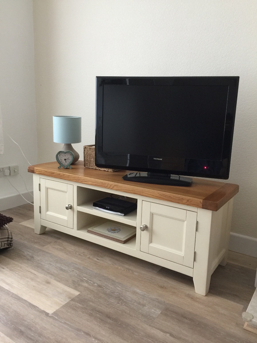 cream painted oak TV unit