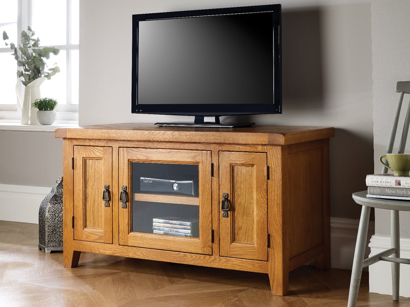 Country Oak TV unit with Glass Front