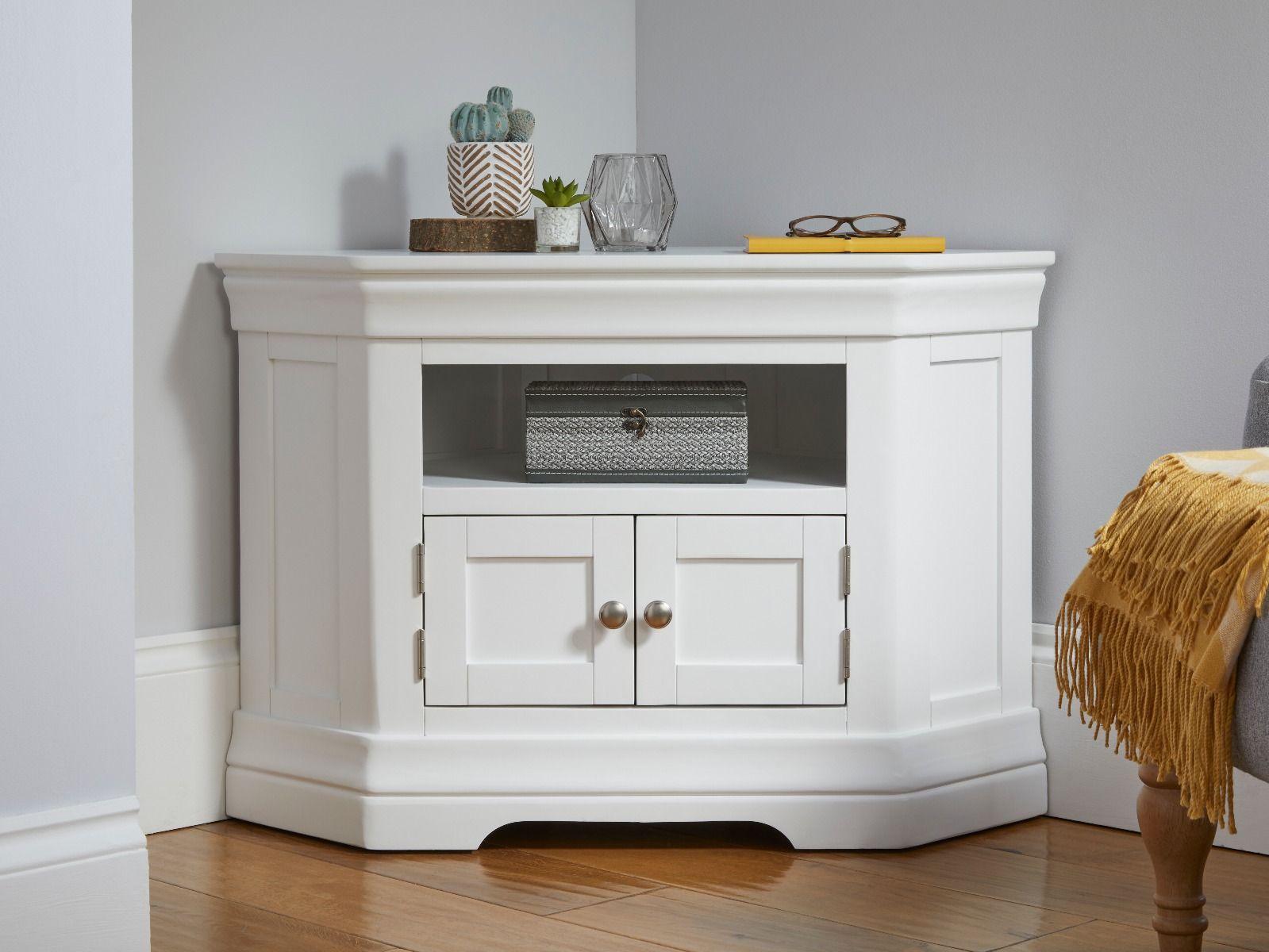 Corner Tv White